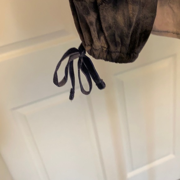 Crushed velvet, off-shoulder top - Picture 3 of 5